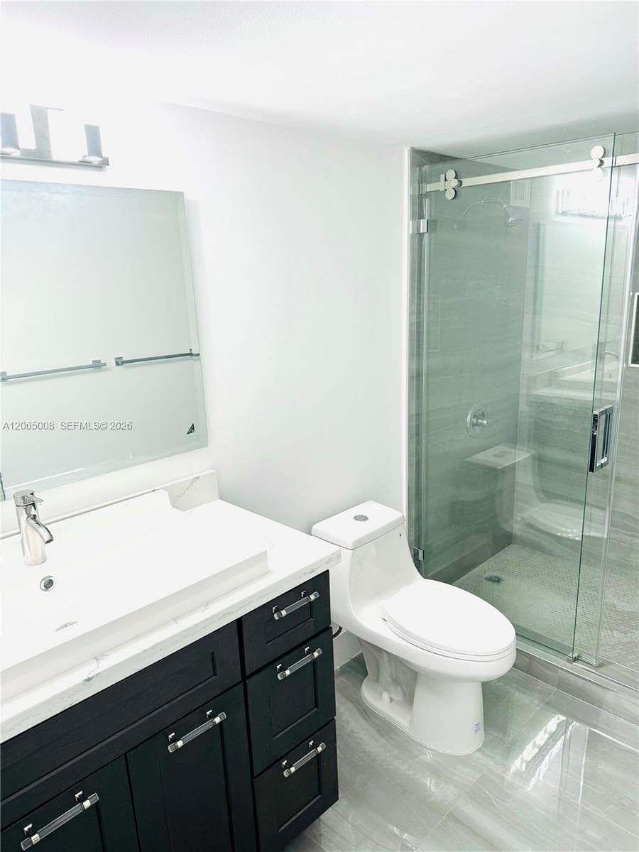 800 Parkview Dr 502 photo 14