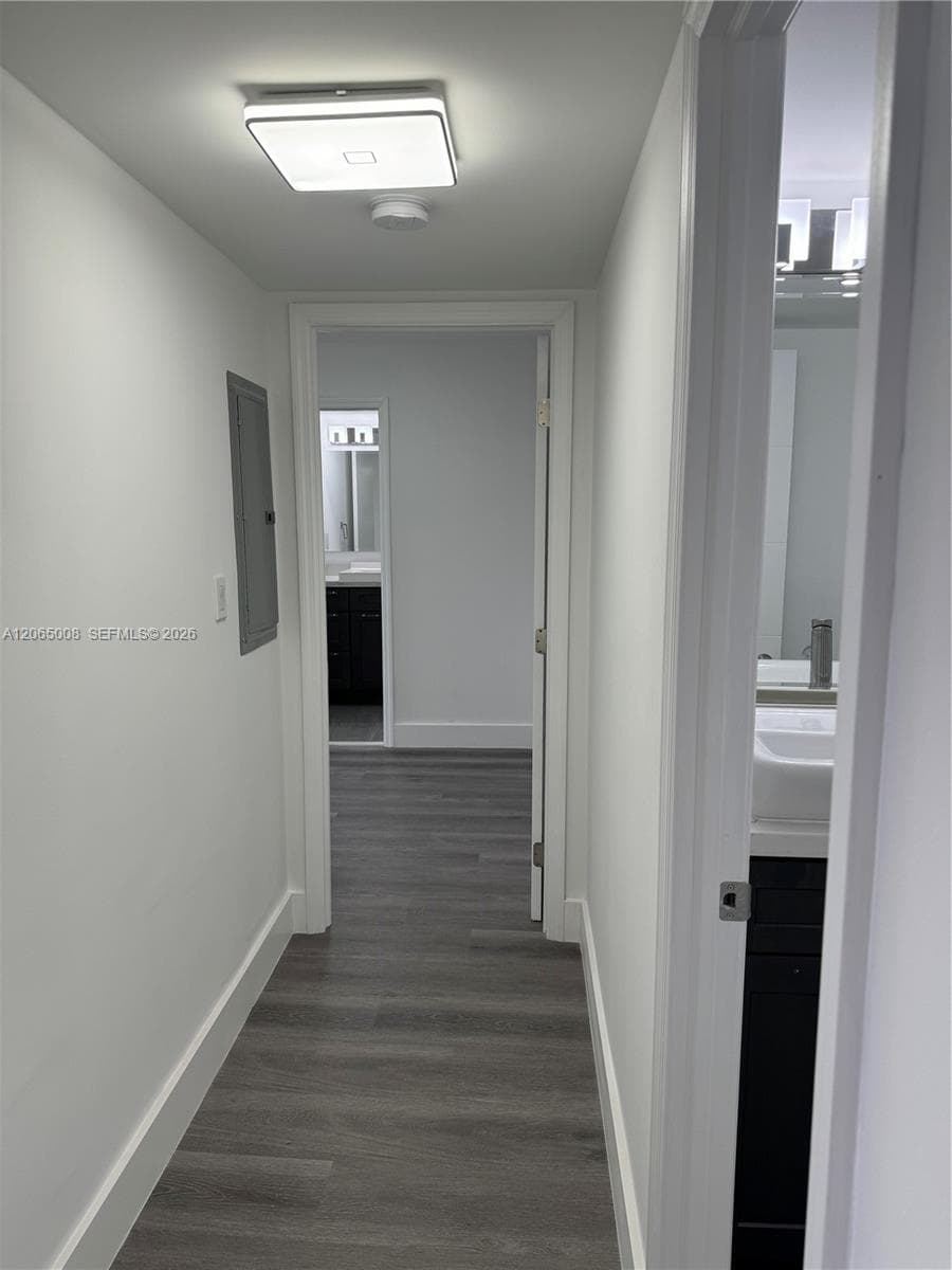 800 Parkview Dr 502 photo 11