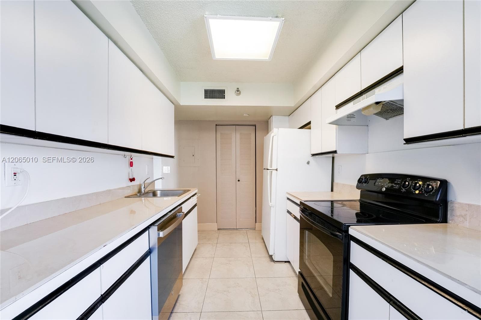 19101 NE 36th Ct 705 photo 13
