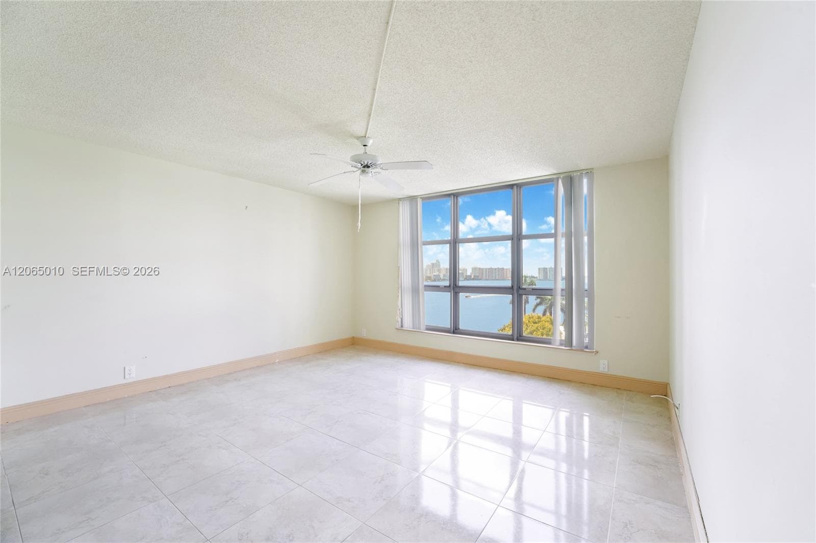 19101 NE 36th Ct 705 photo 12