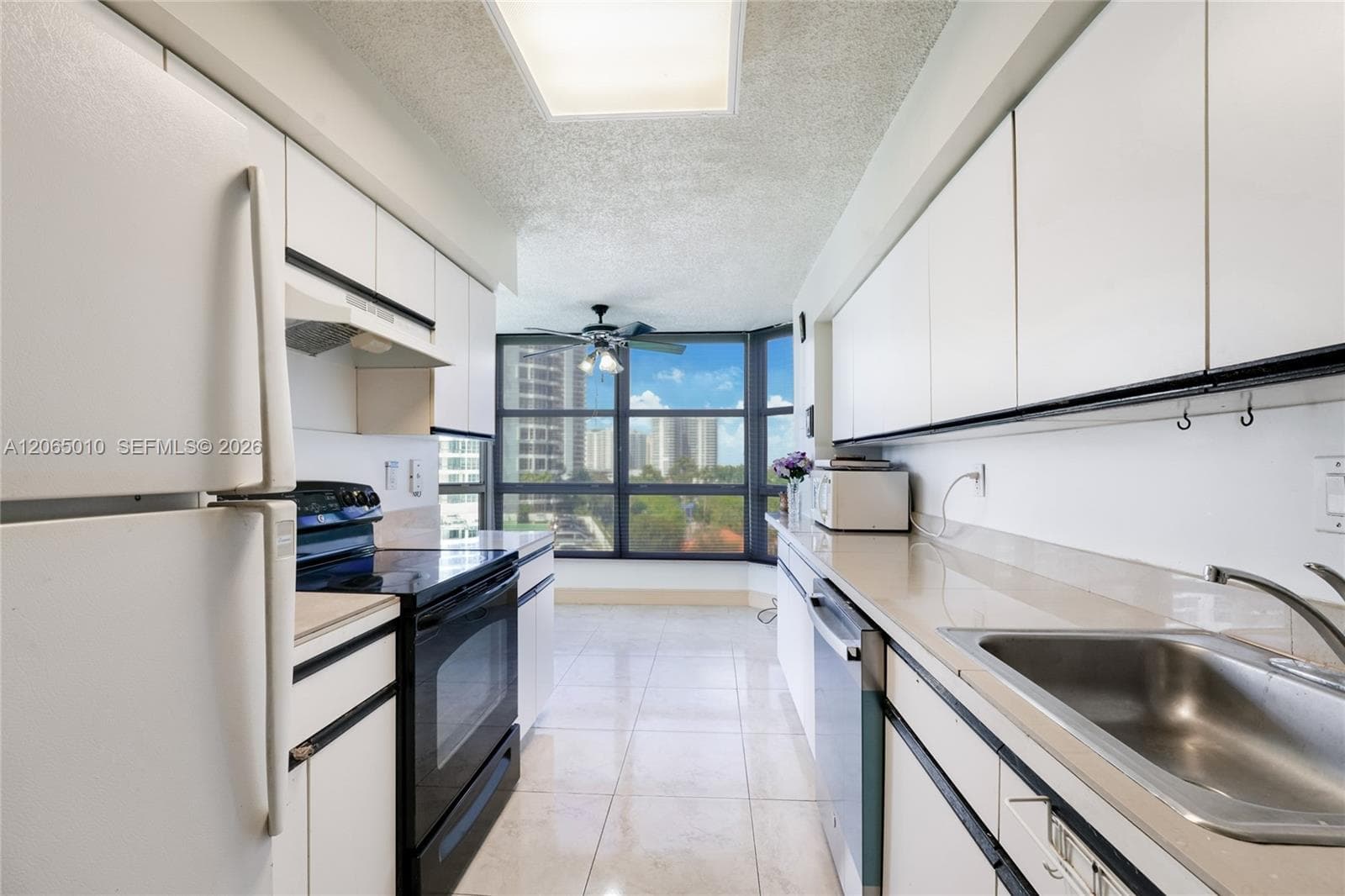 19101 NE 36th Ct 705 photo 11