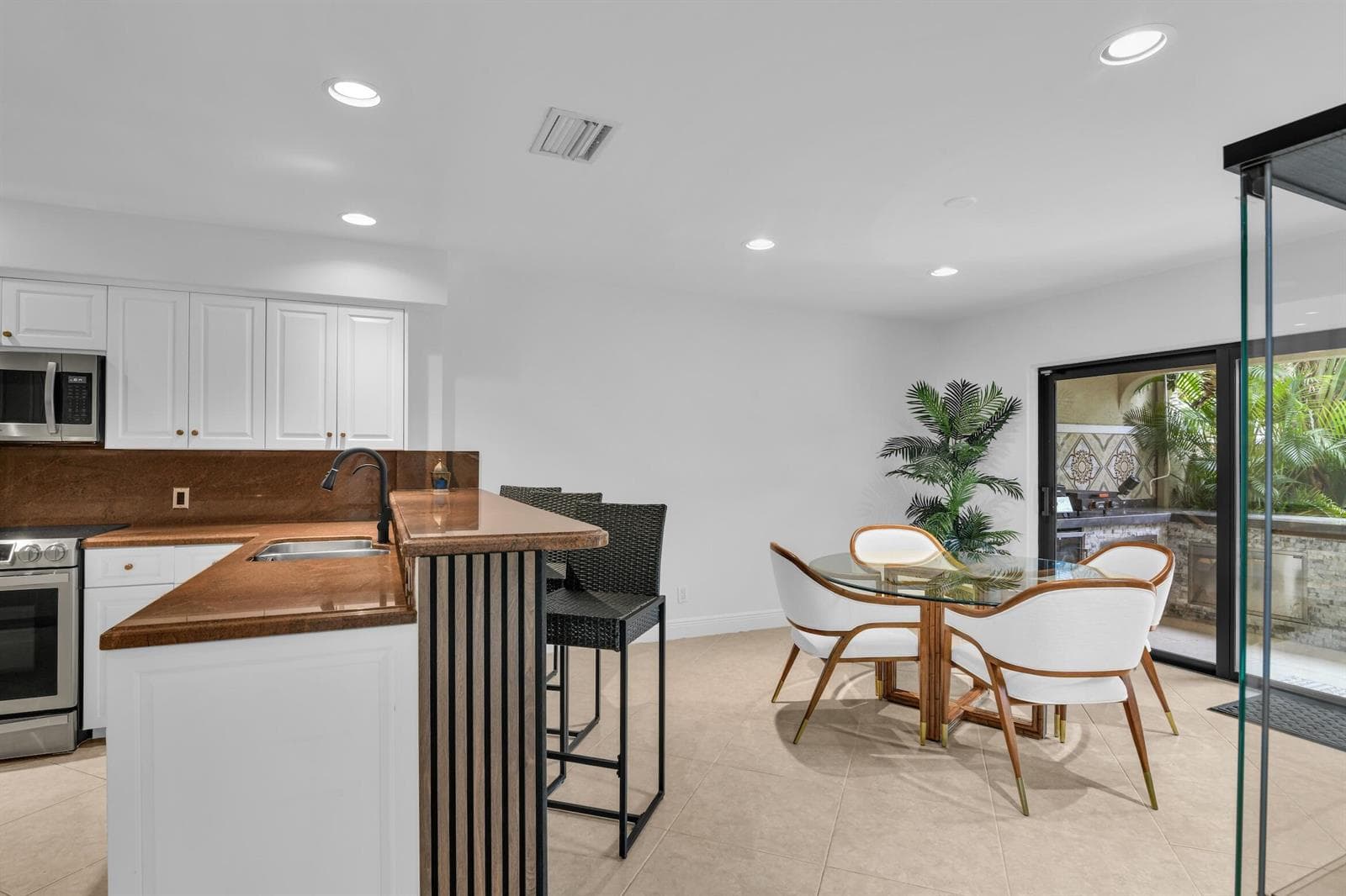 753 Villa Portofino Circle photo 19