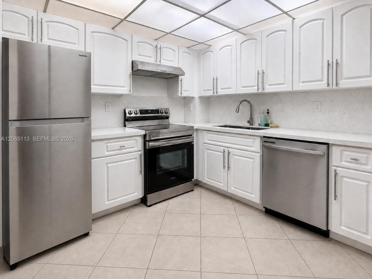 1621 Collins Ave 402 photo 2