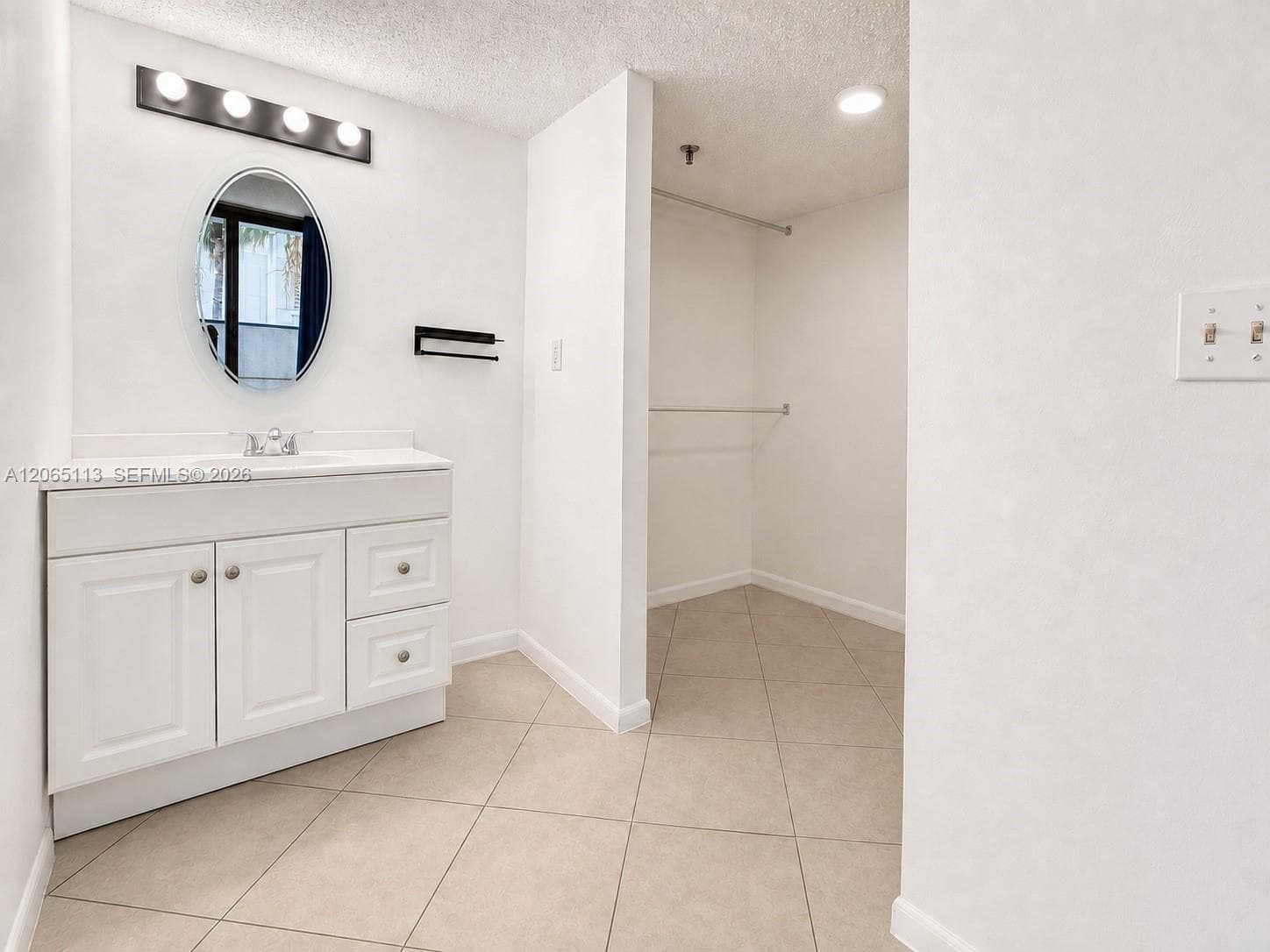 1621 Collins Ave 402 photo 12