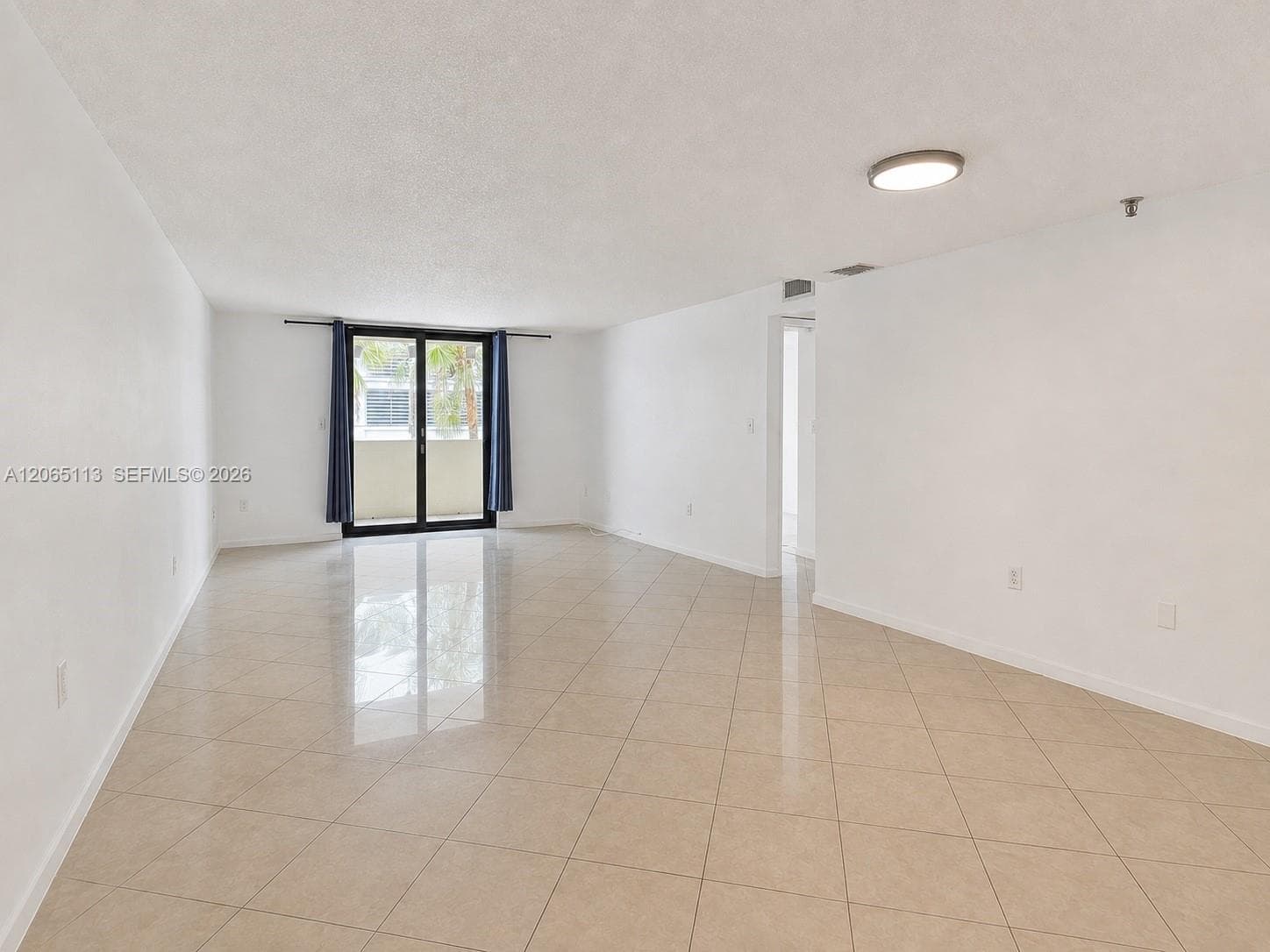 1621 Collins Ave 402 photo 3