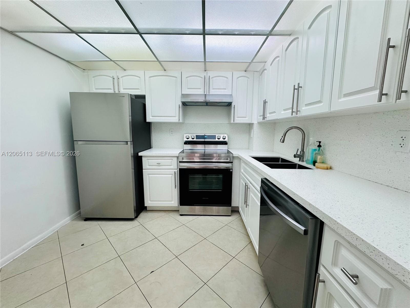 1621 Collins Ave 402 photo 1