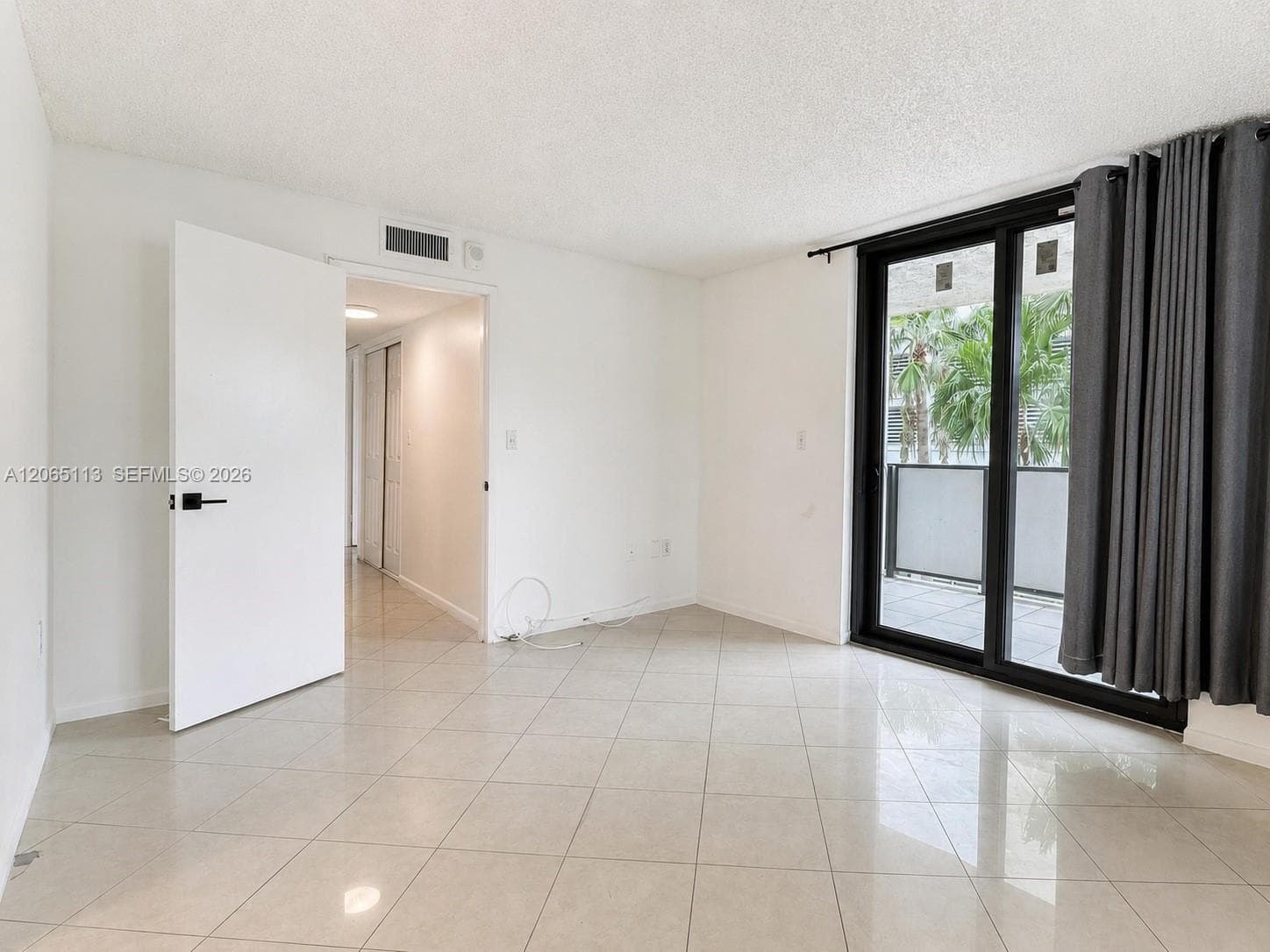 1621 Collins Ave 402 photo 9