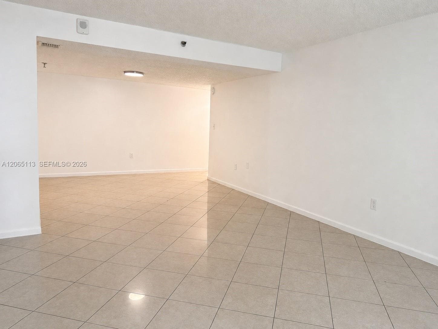 1621 Collins Ave 402 photo 4