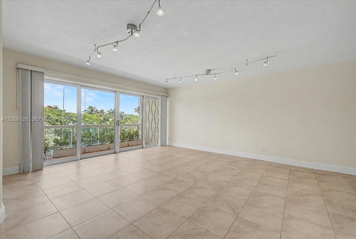 2451 Brickell Ave 4F photo 3