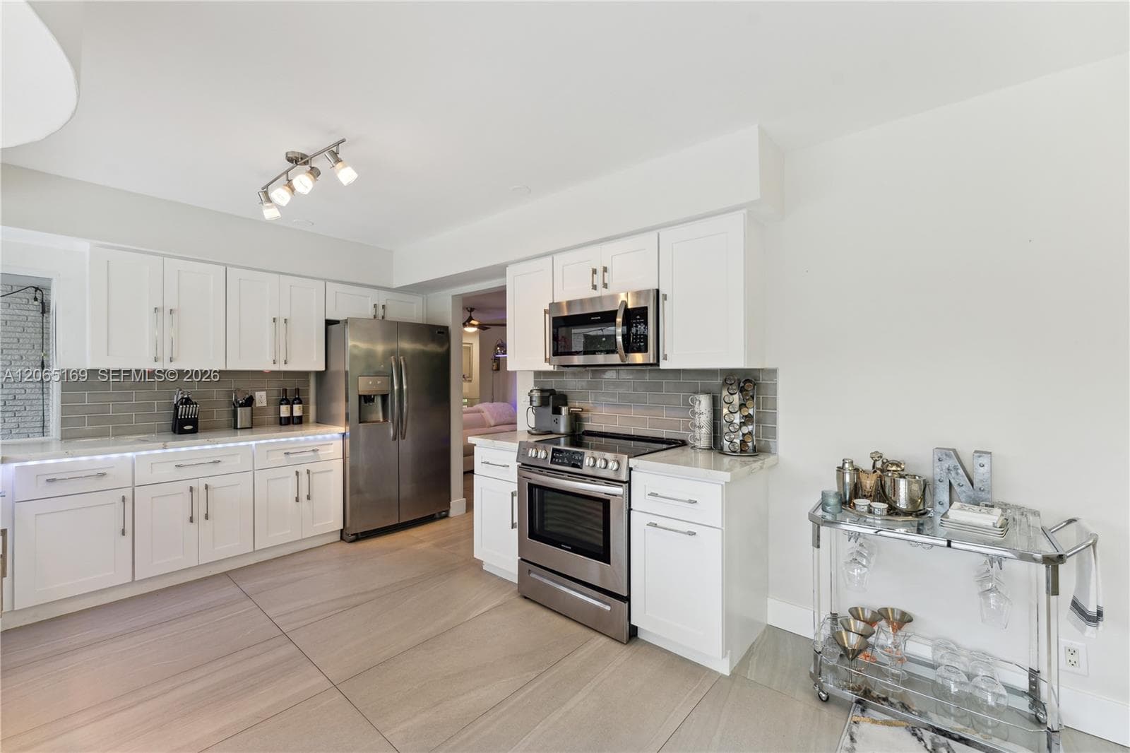 1424 NE 53rd Ct 0 photo 6
