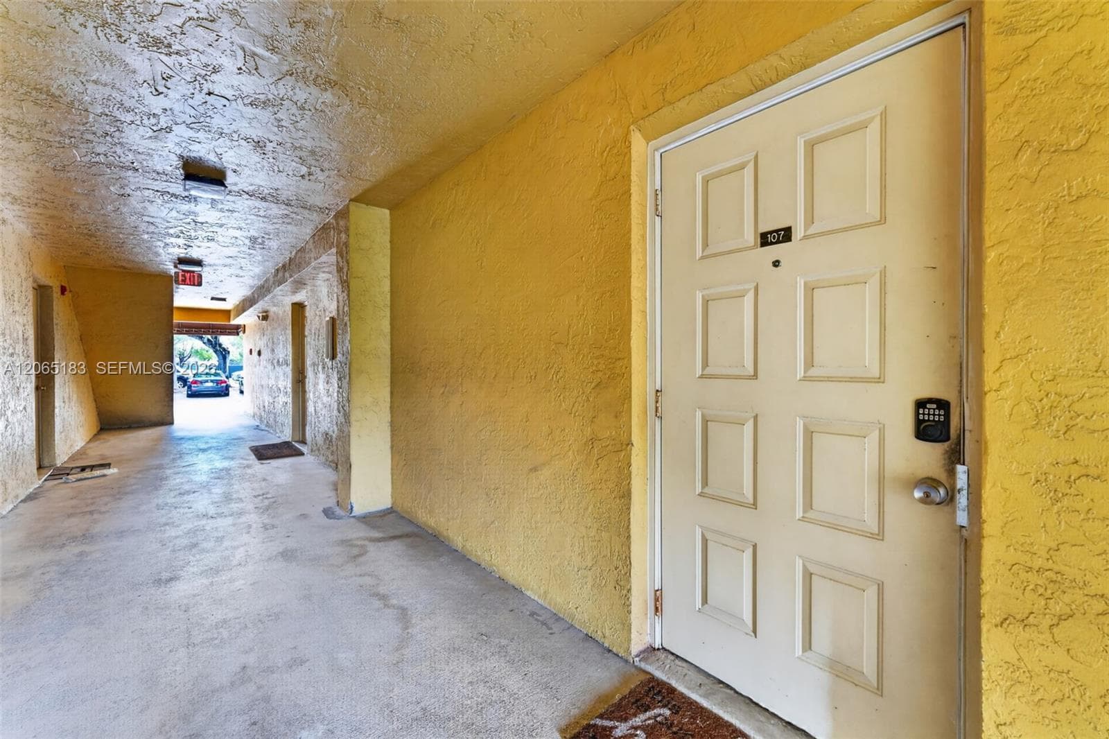 3007 N Oakland Forest Dr 107 photo 23