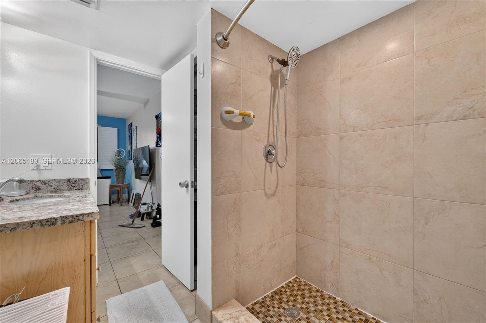 3007 N Oakland Forest Dr 107 photo 18