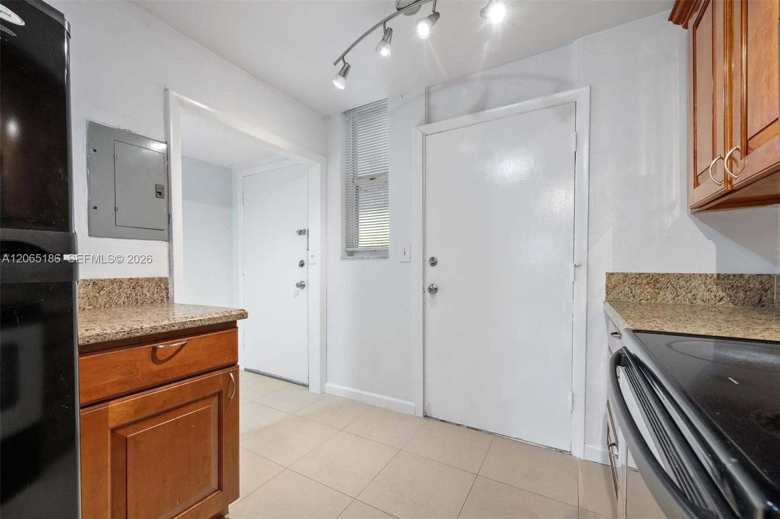 3660 NE 166th St 307 photo 2