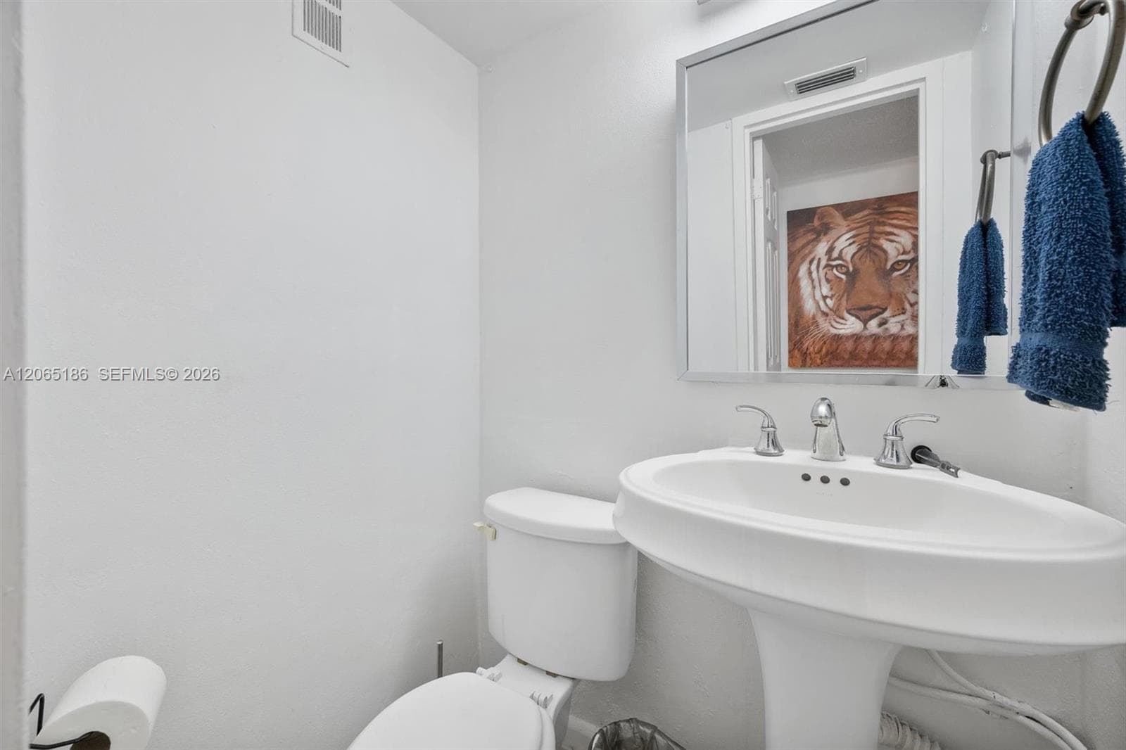 3660 NE 166th St 307 photo 17