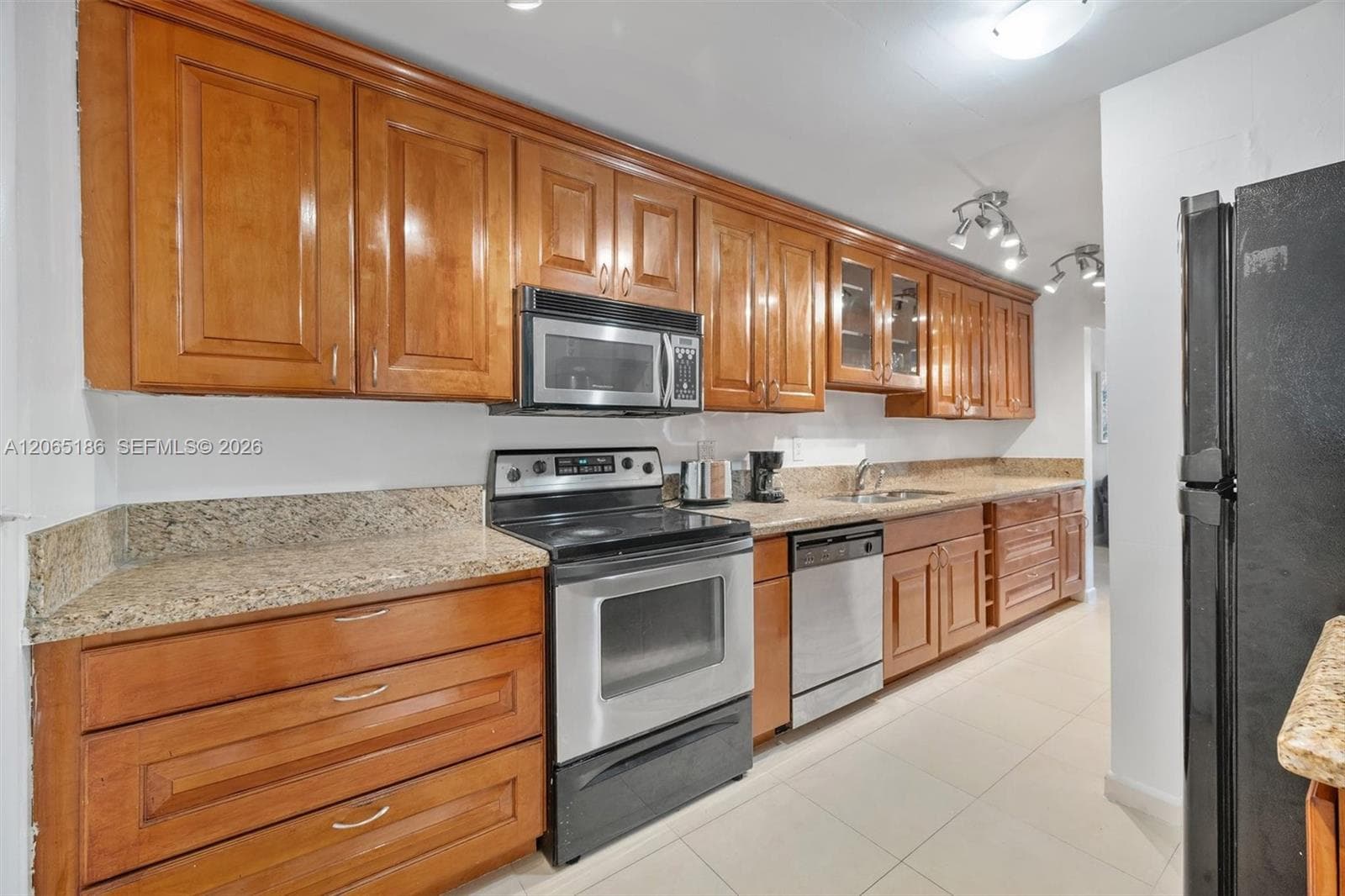 3660 NE 166th St 307 photo 3