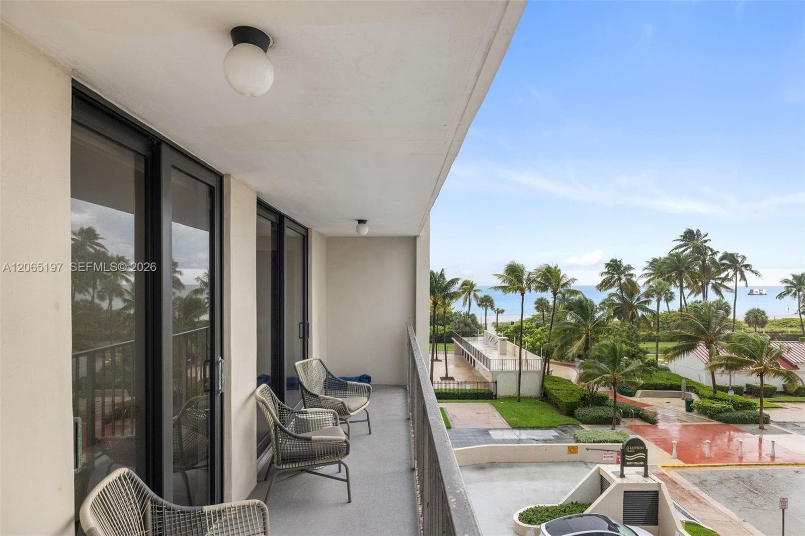 2625 Collins Ave 402 photo 23