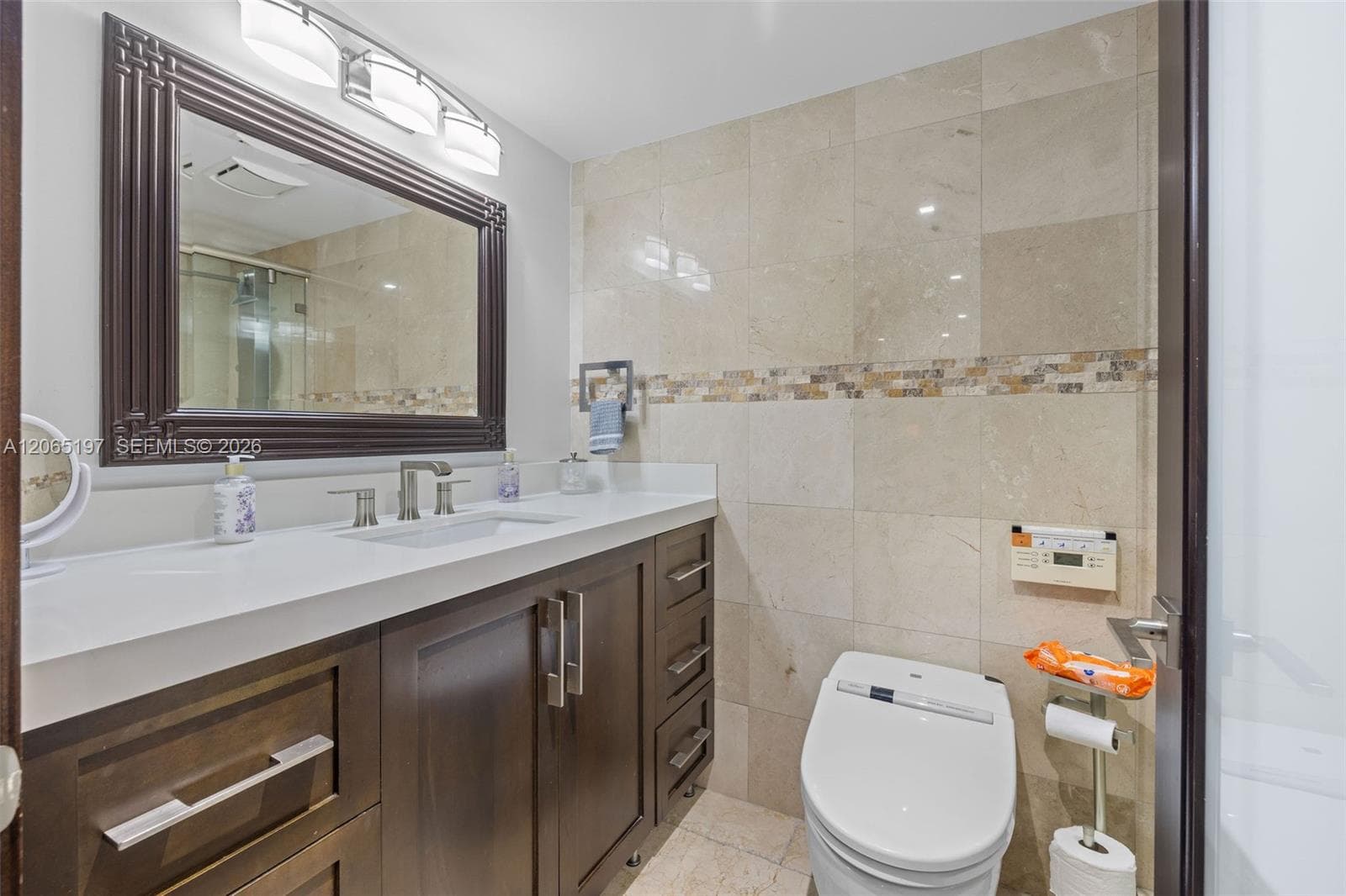 2625 Collins Ave 402 photo 16