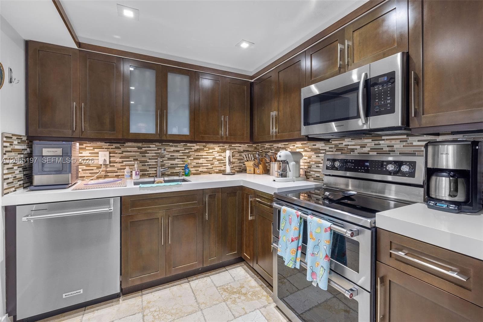 2625 Collins Ave 402 photo 11
