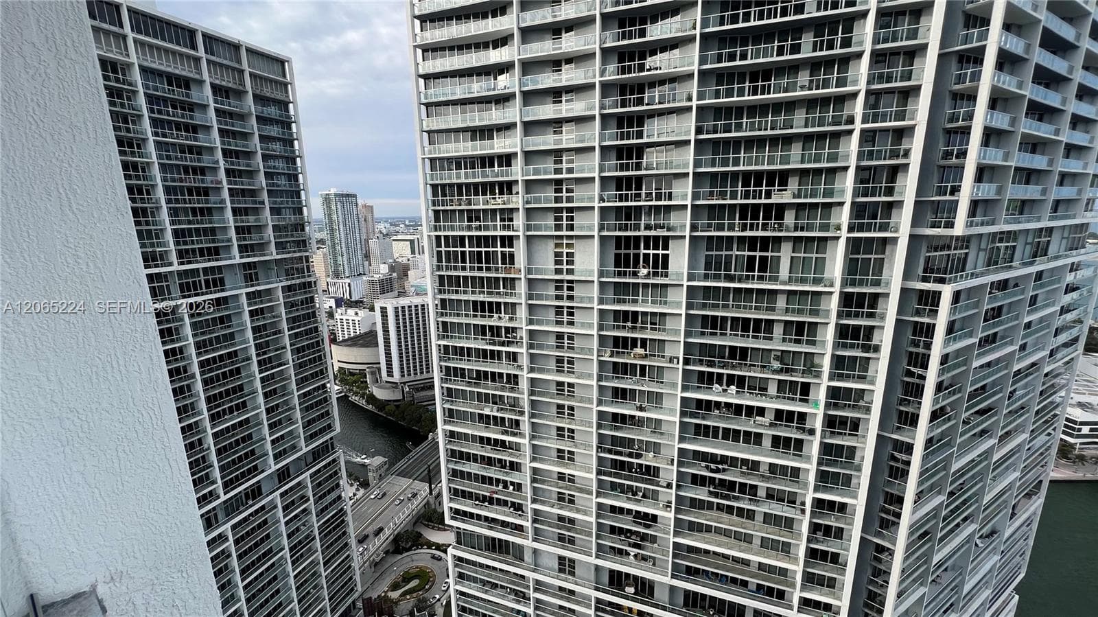 495 Brickell Ave 4308 photo 2