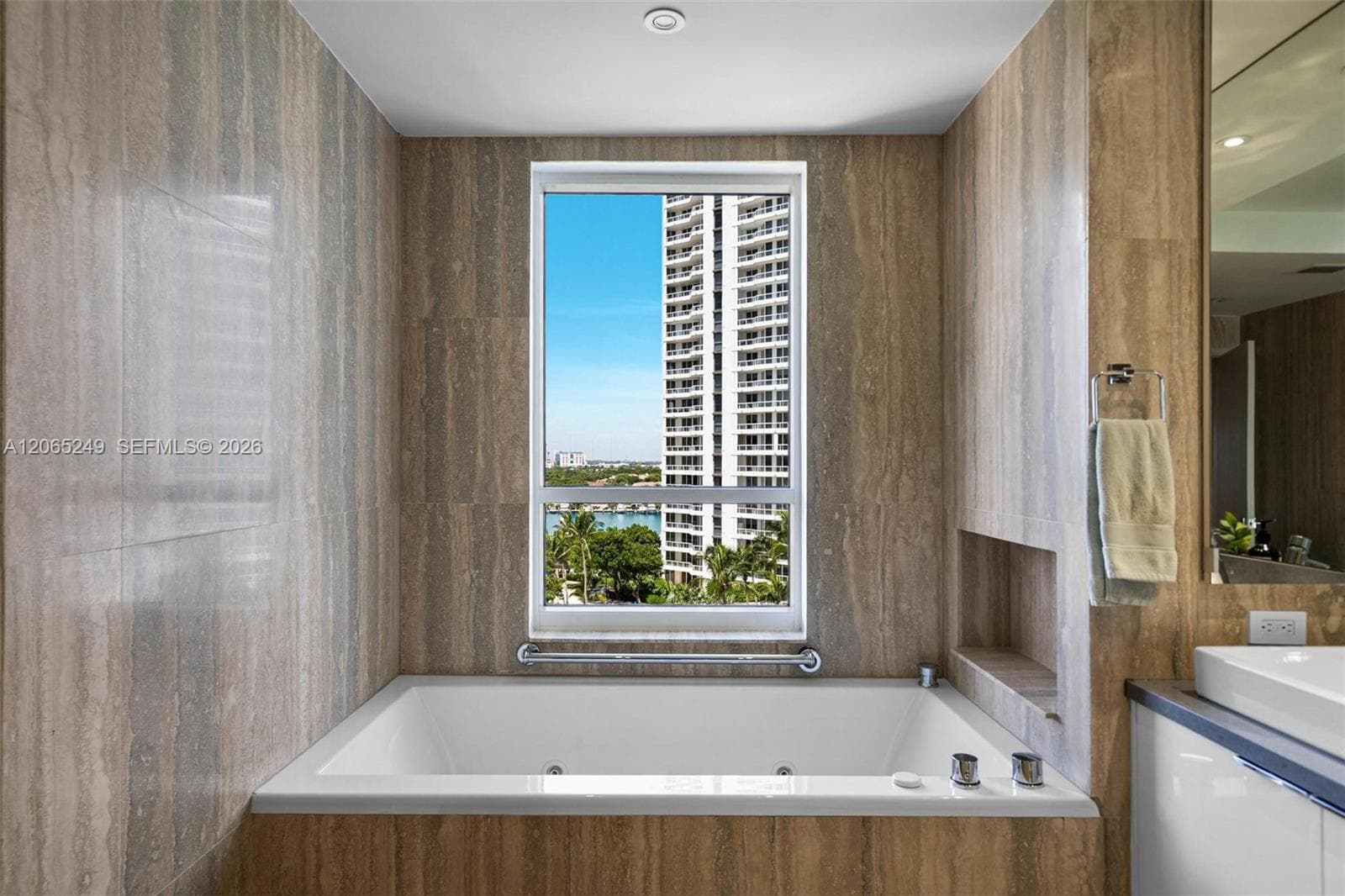 21050 Point Pl 1006 photo 21