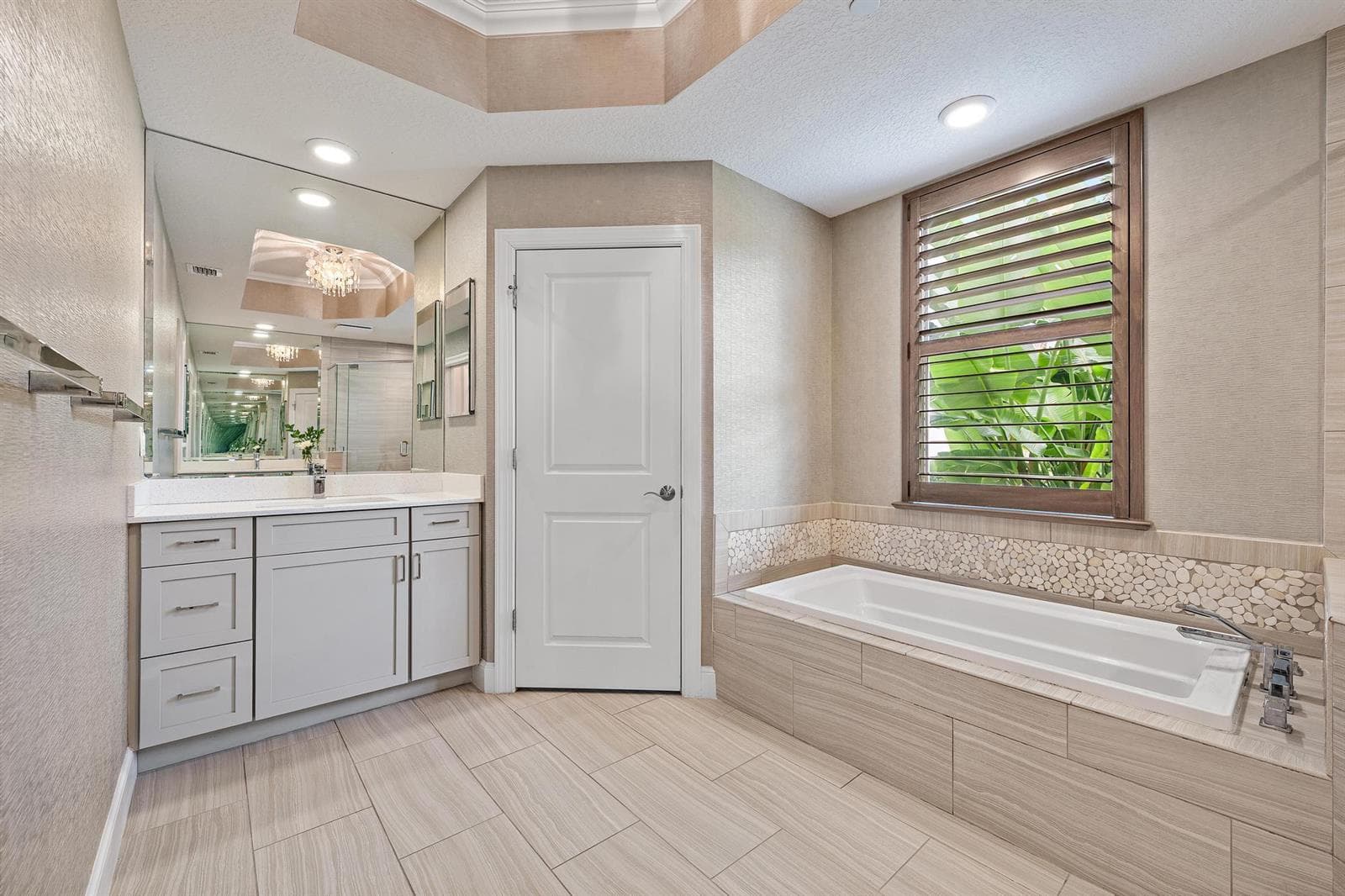 411 Bay Colony Drive N photo 17
