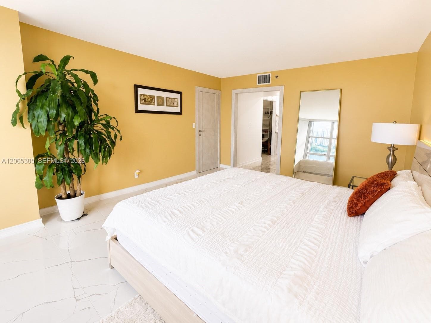 3600 Mystic Pointe Dr 1715 photo 7