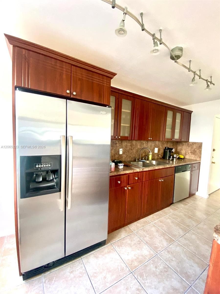 1300 NE Miami Gardens Dr 713E photo 3