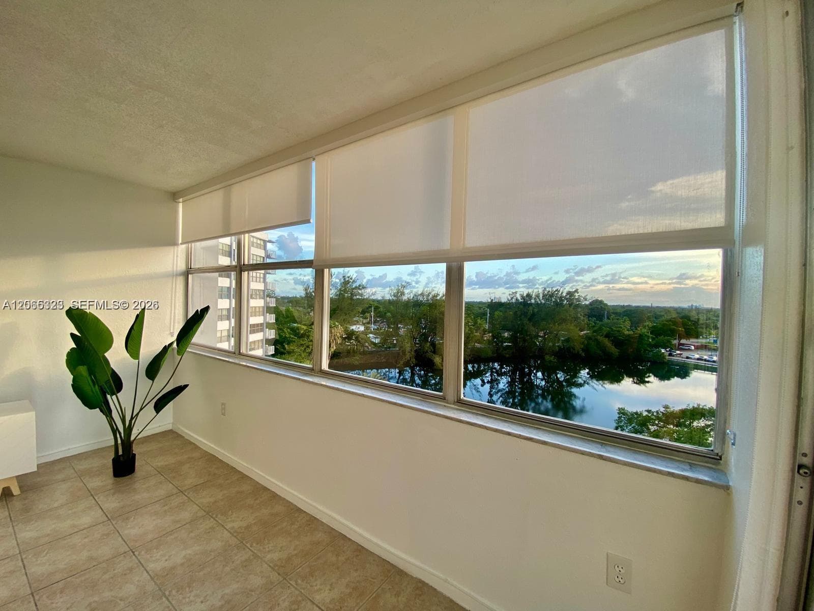 1300 NE Miami Gardens Dr 713E photo 1