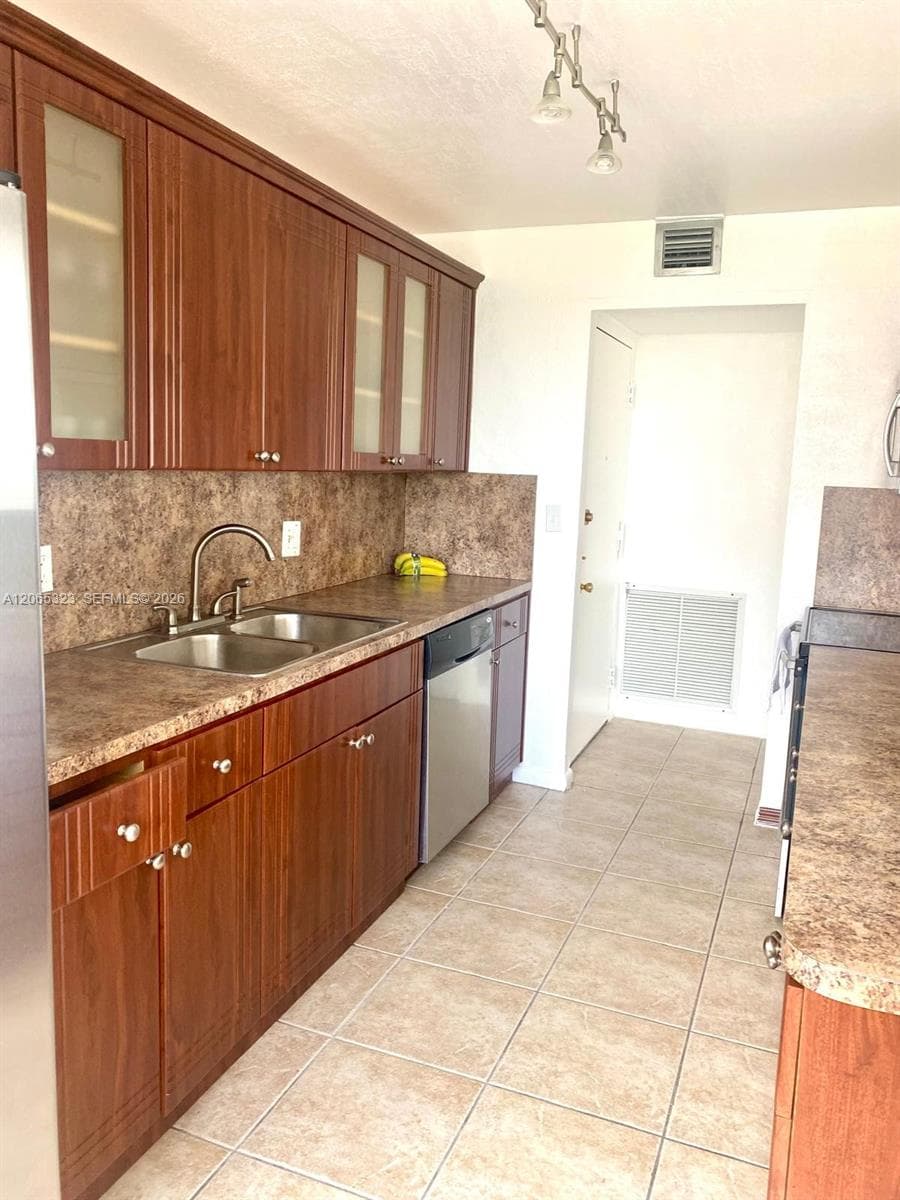 1300 NE Miami Gardens Dr 713E photo 4