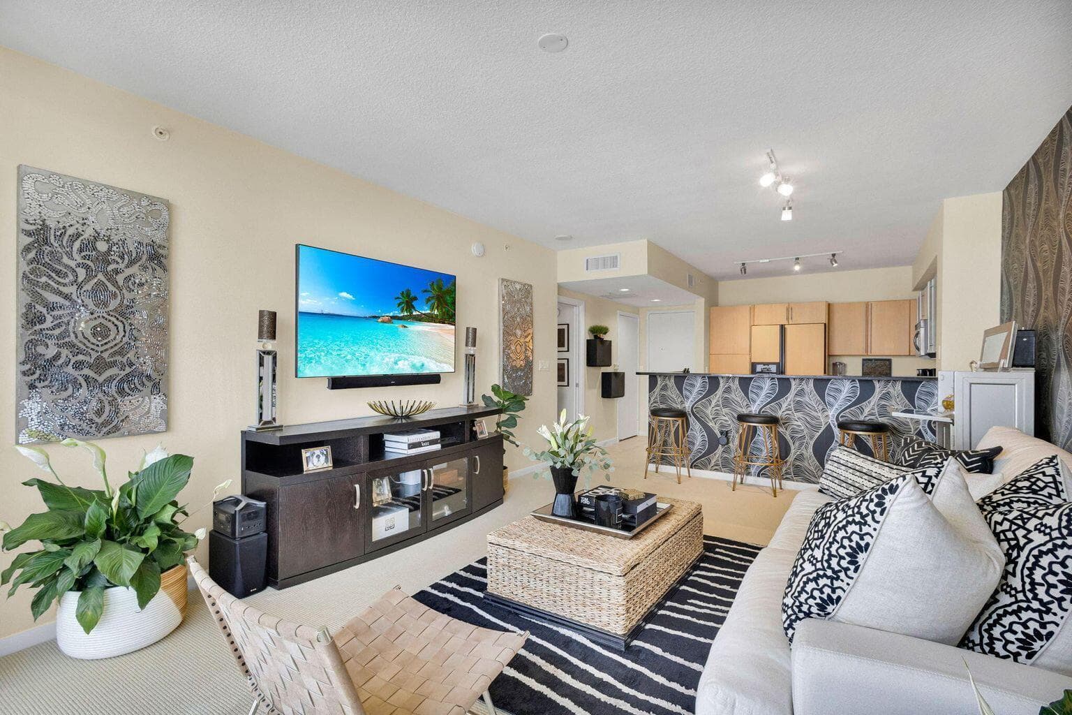 1551 N Flagler Drive 804 photo 23