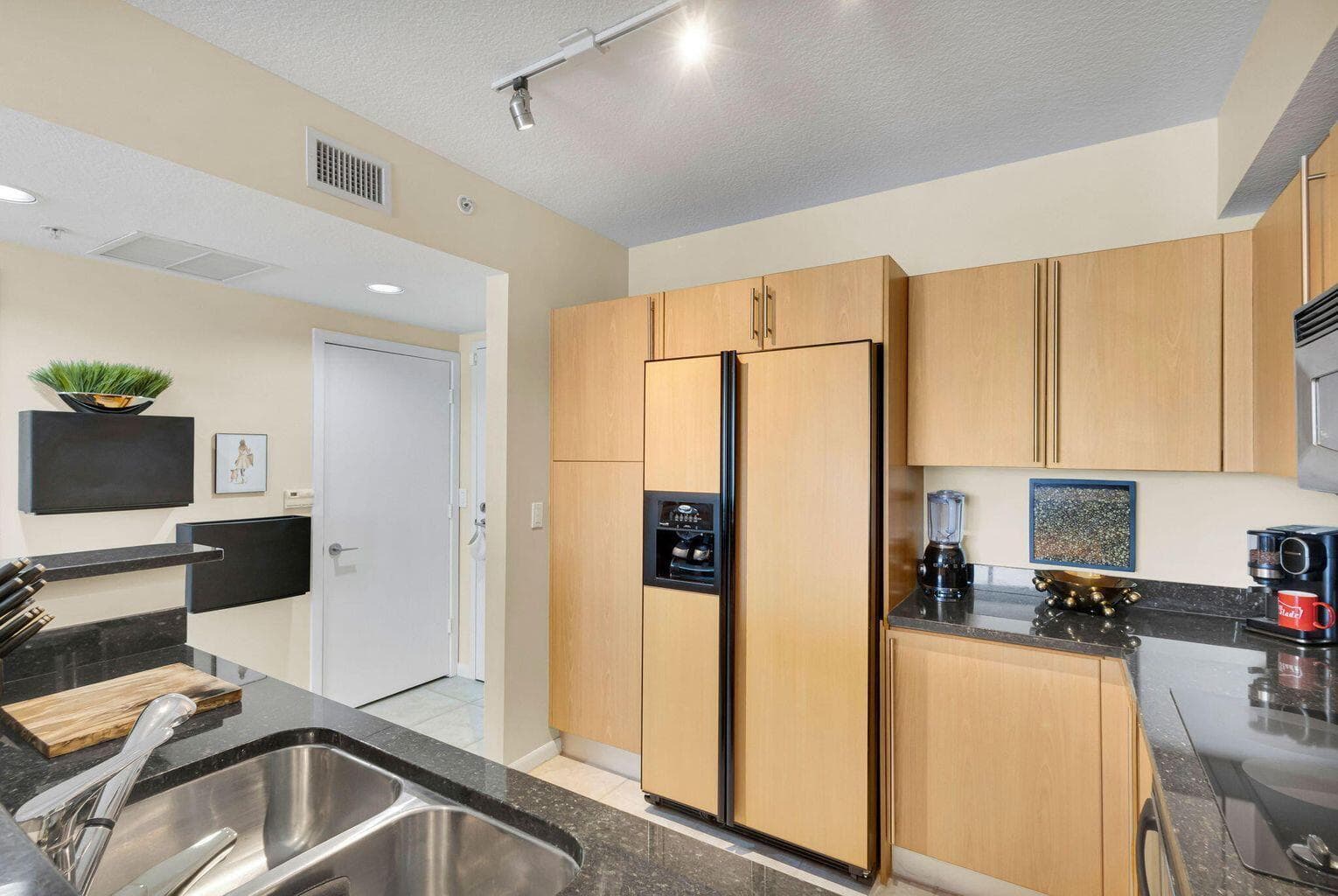 1551 N Flagler Drive 804 photo 16