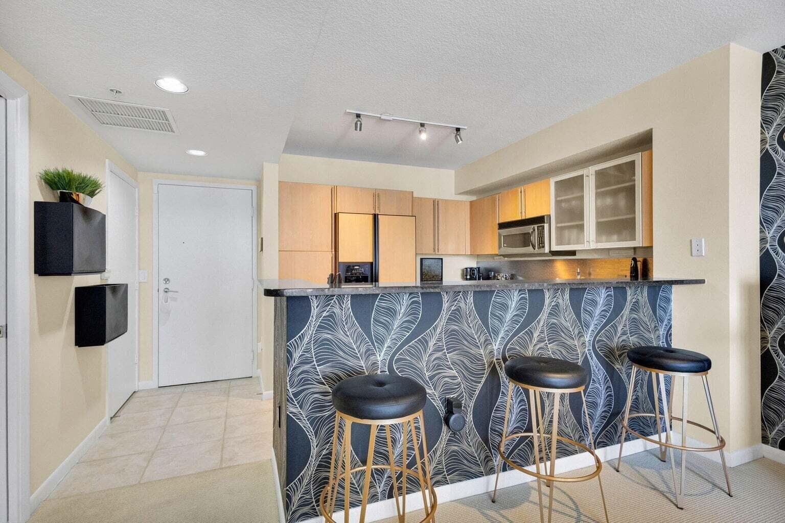 1551 N Flagler Drive 804 photo 9