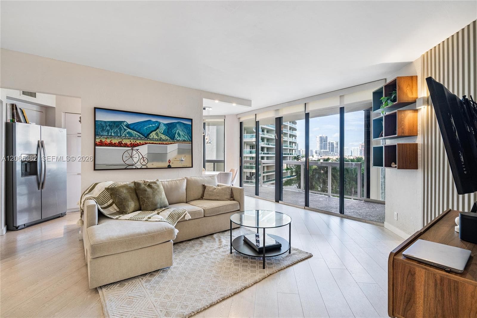 20185 E Country Club Dr 604 photo 1