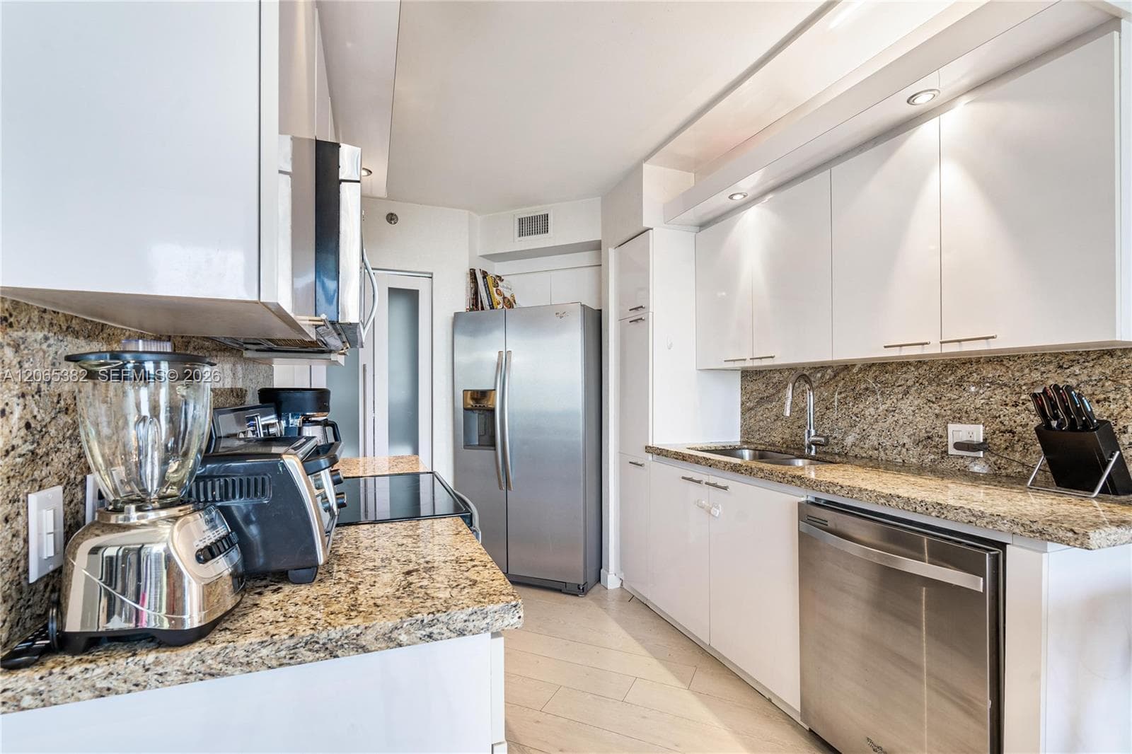 20185 E Country Club Dr 604 photo 5