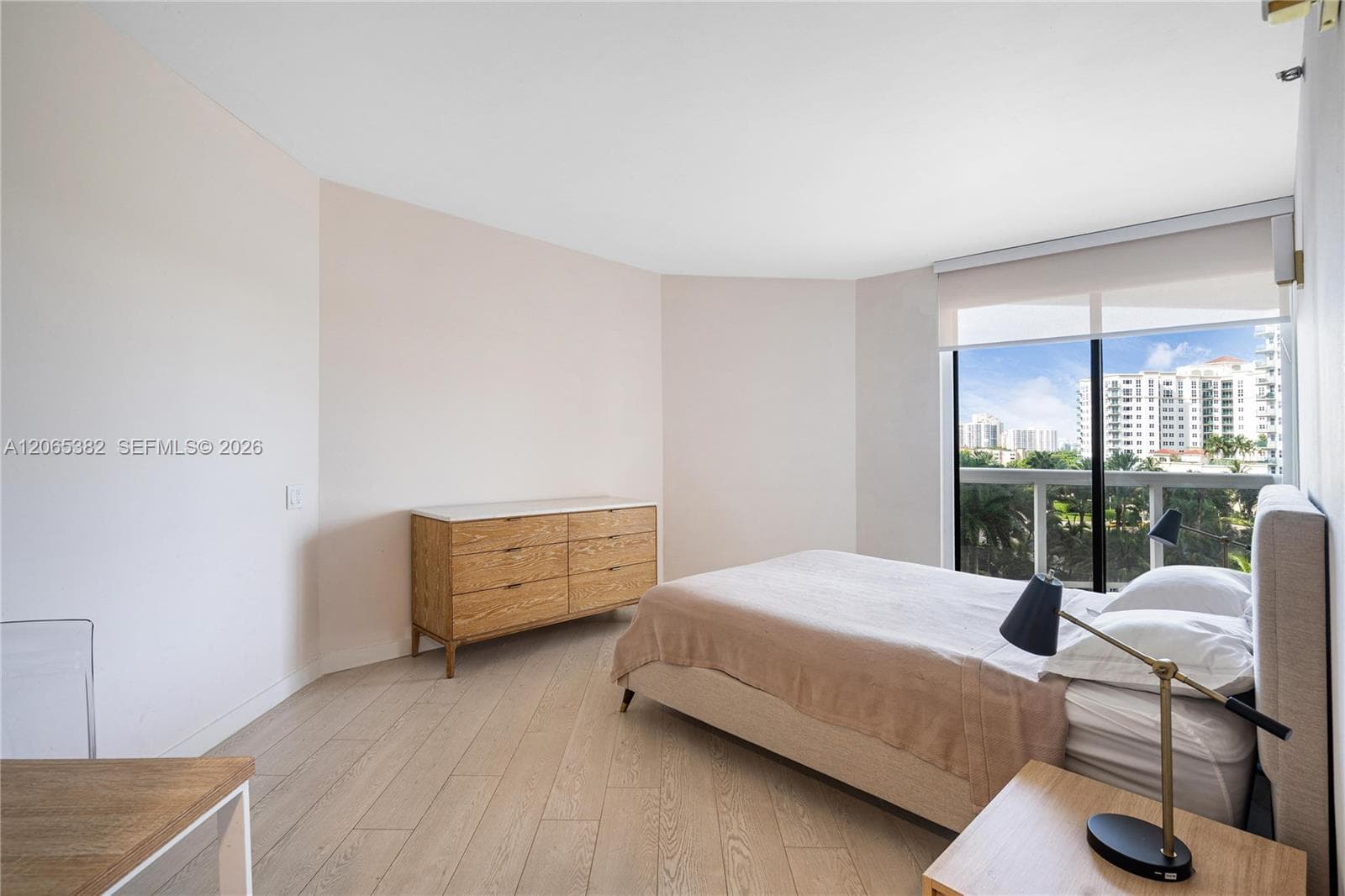 20185 E Country Club Dr 604 photo 10