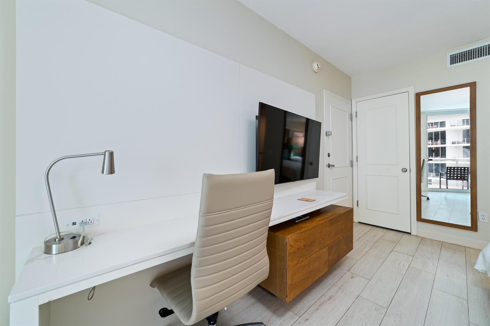 505 N FORT LAUDERDALE BEACH Boulevard 1708 photo 4