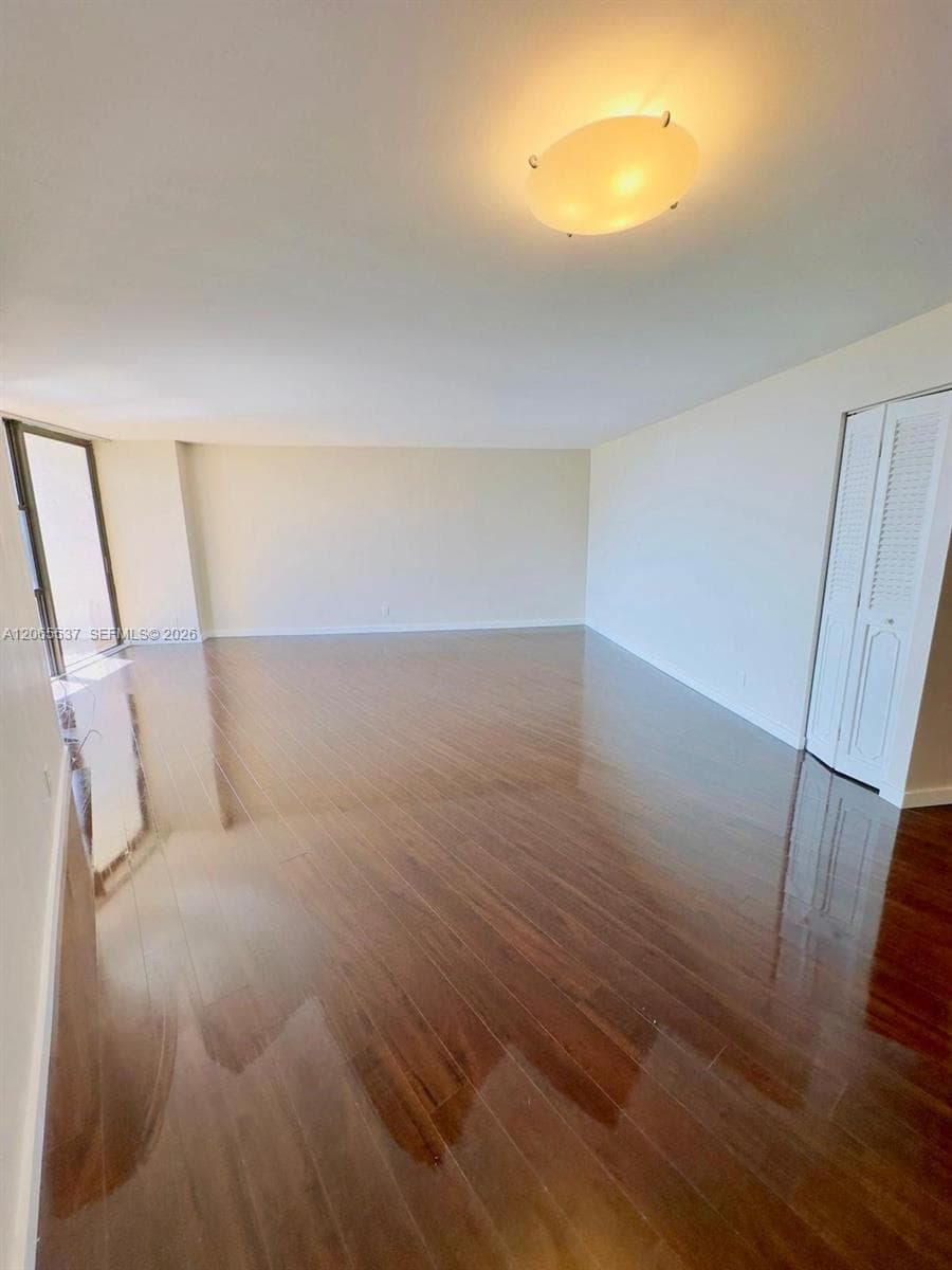 800 Parkview Dr 611 photo 2