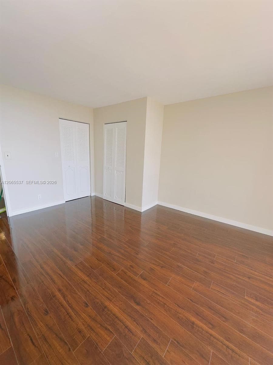 800 Parkview Dr 611 photo 6