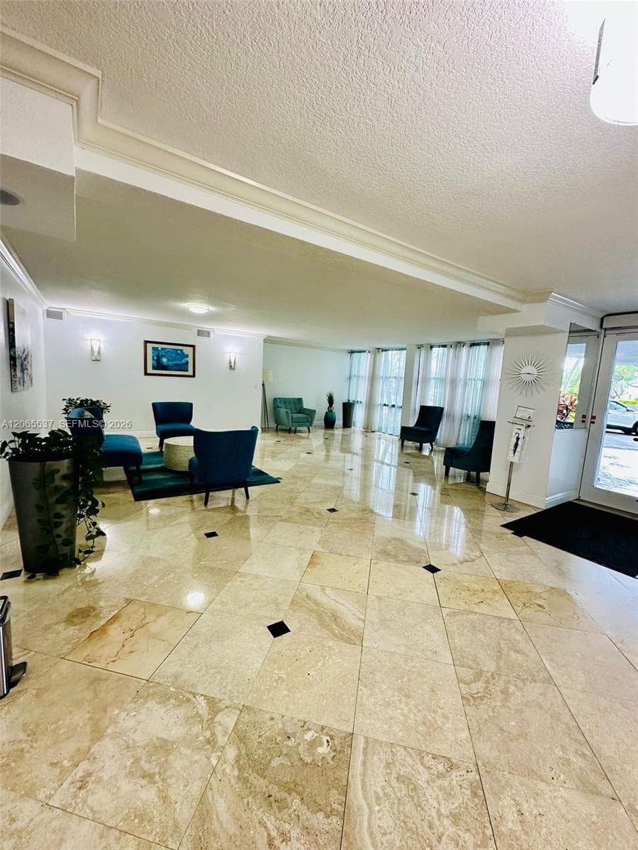 800 Parkview Dr 611 photo 17