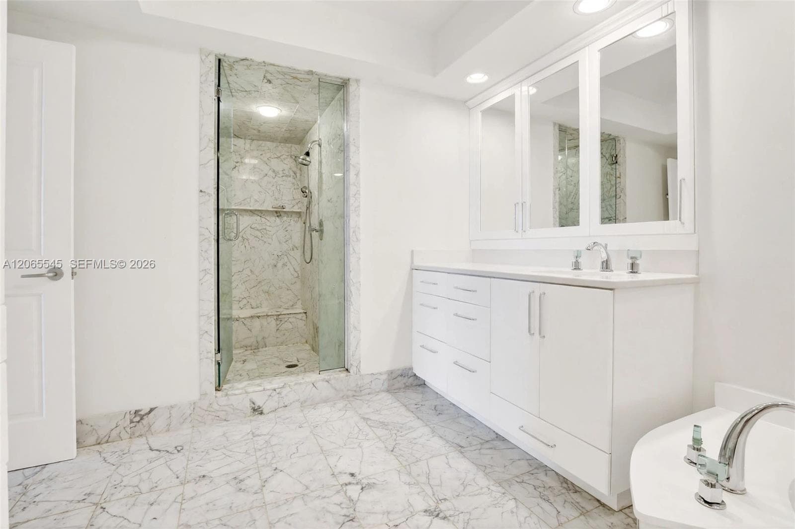 20281 E Country Club Dr 1801 photo 9