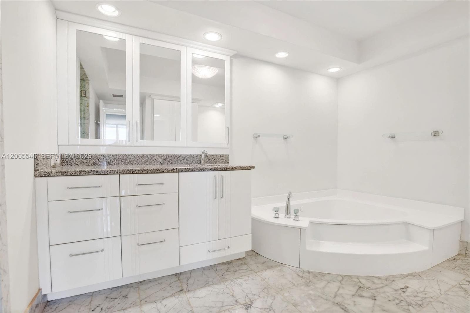20281 E Country Club Dr 1801 photo 10