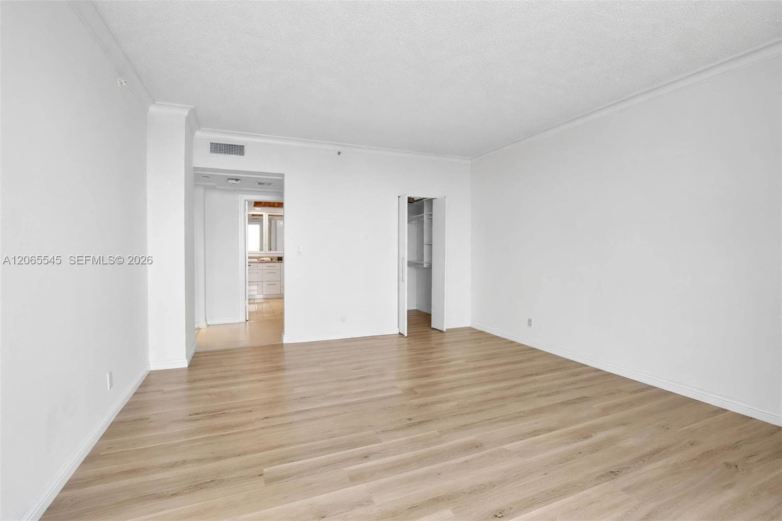 20281 E Country Club Dr 1801 photo 8