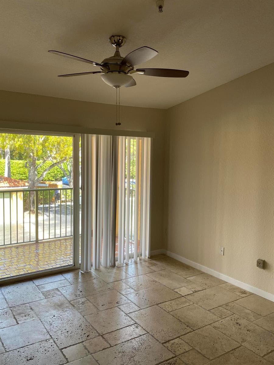 160 YACHT CLUB Way 211 photo 6