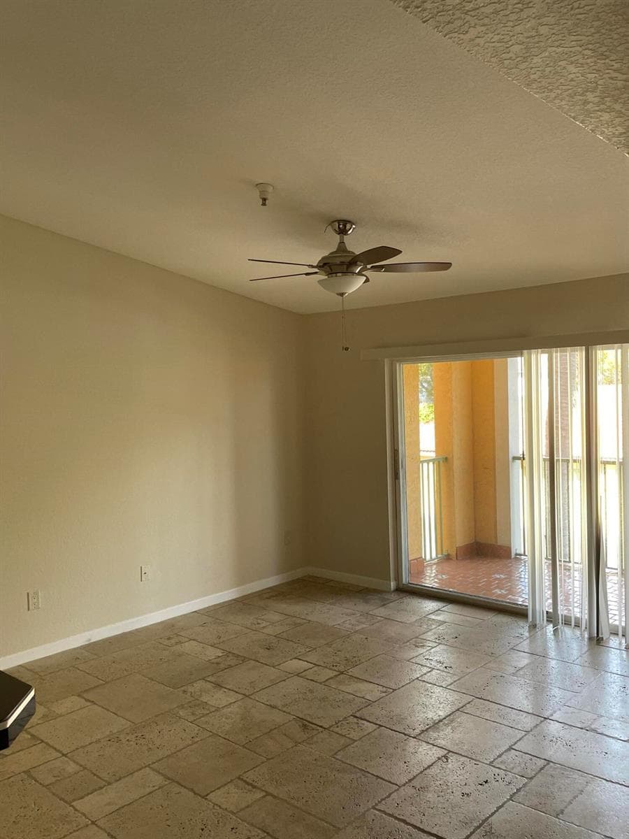 160 YACHT CLUB Way 211 photo 7