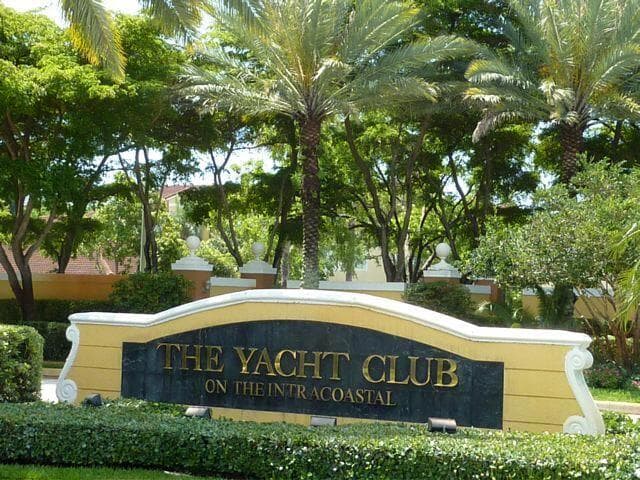 160 YACHT CLUB Way 211 photo 1