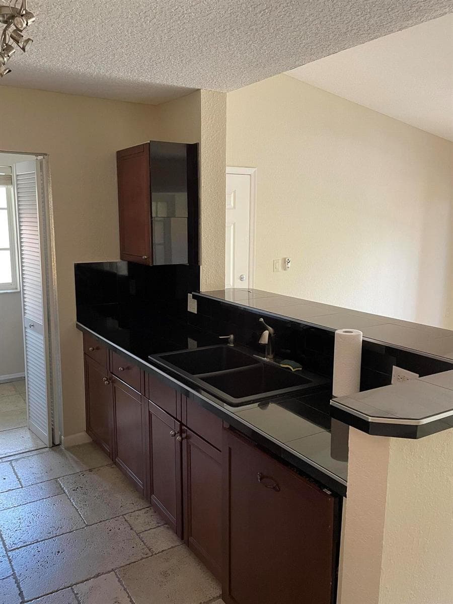 160 YACHT CLUB Way 211 photo 9