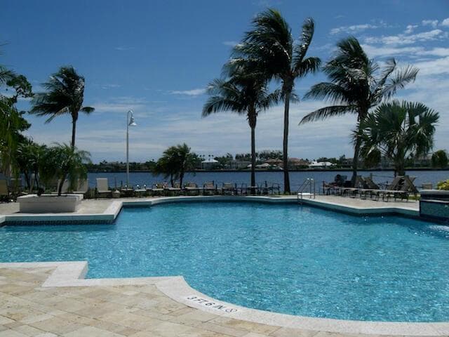 160 YACHT CLUB Way 211 photo 24
