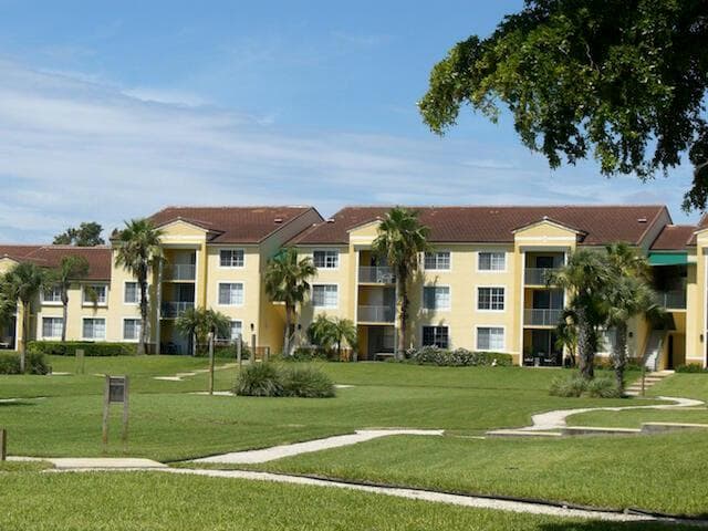 160 YACHT CLUB Way 211 photo 18