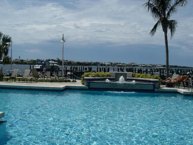 160 YACHT CLUB Way 211 photo 25