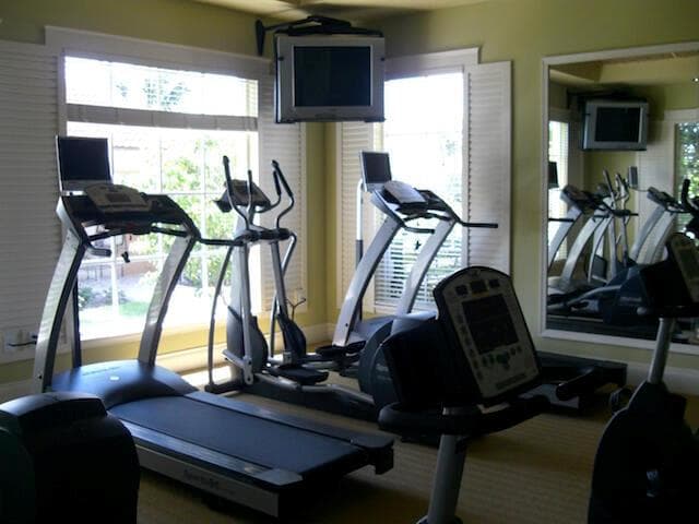 160 YACHT CLUB Way 211 photo 21